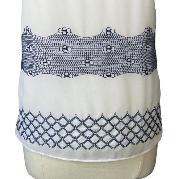 Ann Taylor Sleeveless Blouse Shirt Womens Small White Blue Embroidery - Picture 4 of 6